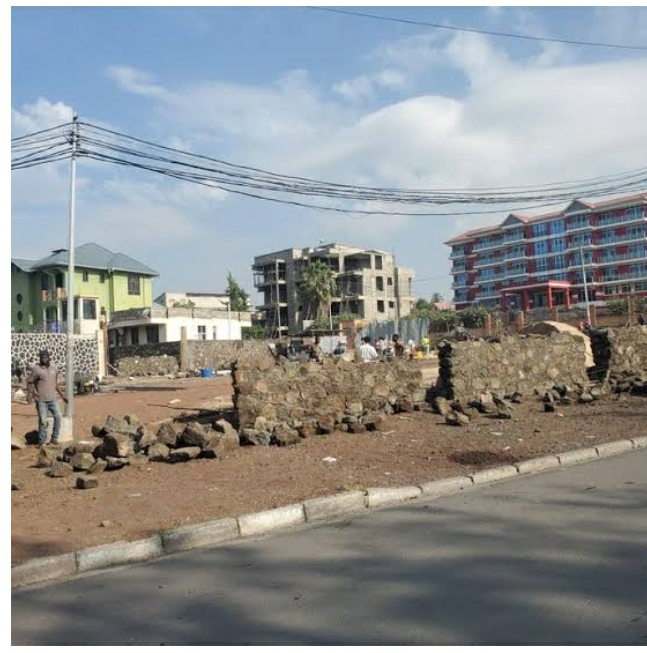 Goma Des Constructions Anarchiques Sur Des Espaces Publics Suspendues